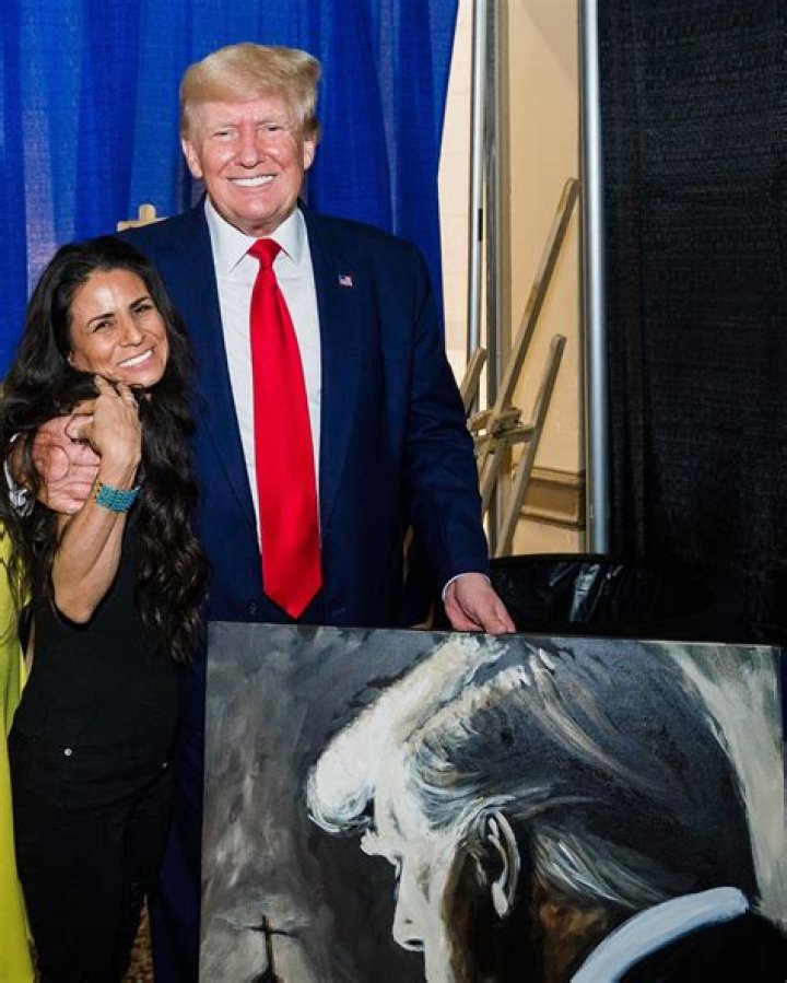 Who is Vanessa Horabuena, artist speed-paints Donald Trump’s oil portrait at Waco, Texas rally?