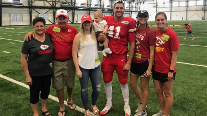 Will Dissly age, height, ethnicity, family, college, 40 time, draft, trade, net worth, Instagram