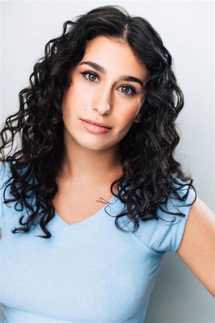 Zoey Burger Biography - Facts, Childhood, Family Life & Achievements