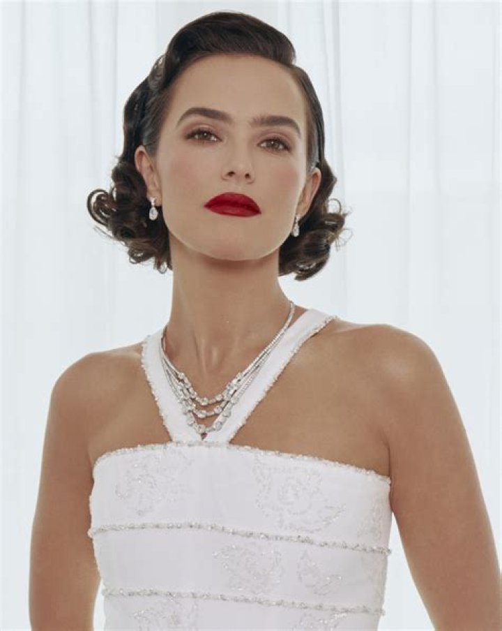 Zoey Deutch Says She Had The Coronavirus Before The COVID-19 Lockdown