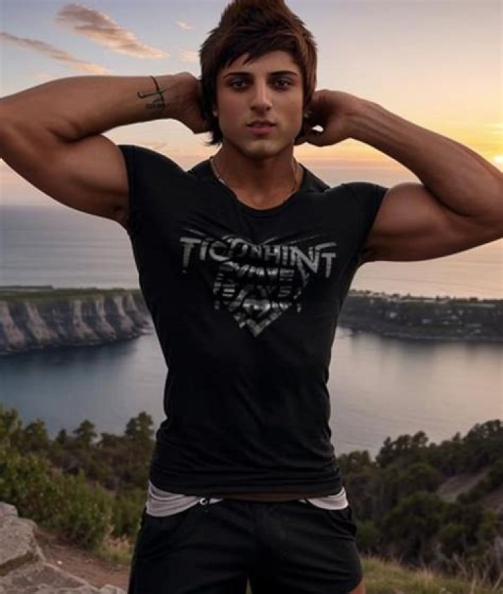 Zyzz (Aziz Shavershian) Biography - Facts, Childhood, Family Life & Achievements